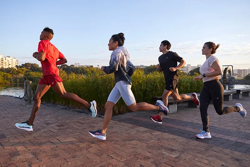 4 runners running together outside