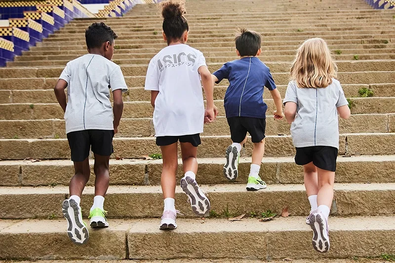 4 kids running outsde 
