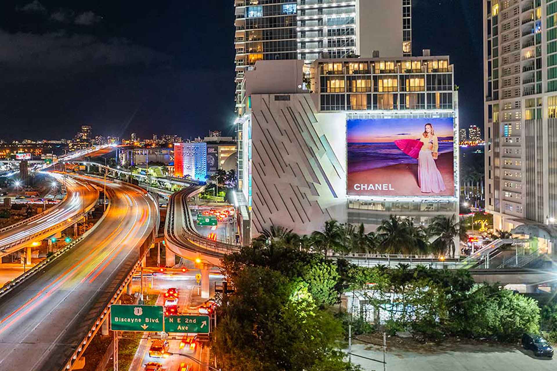 The Twelve Trends of Christmas: How to Impact 2024 Holiday Shopping with Out of Home Advertising