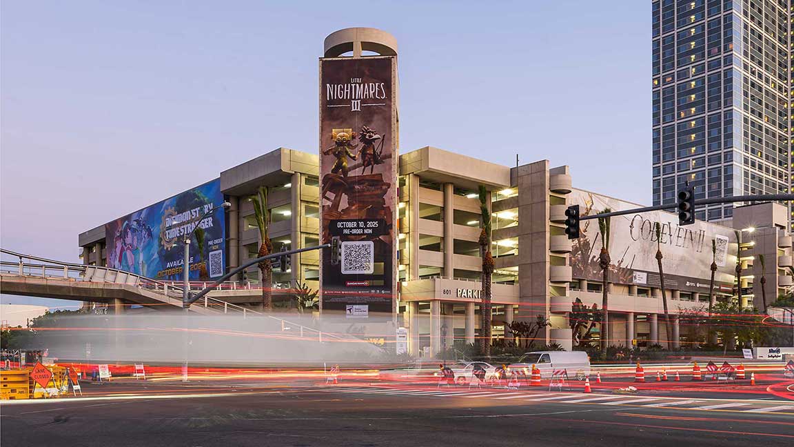 Seasonal wallscape advertising at San Diego Comic-Con