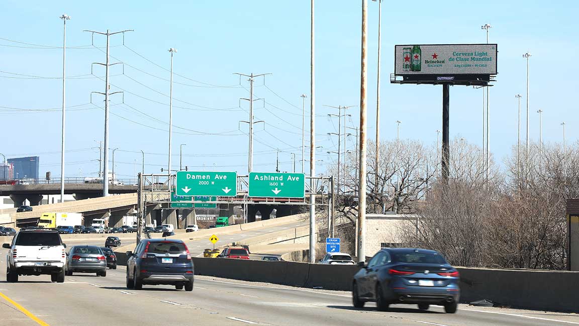 Spanish-language Heineken digital billboard along I-290