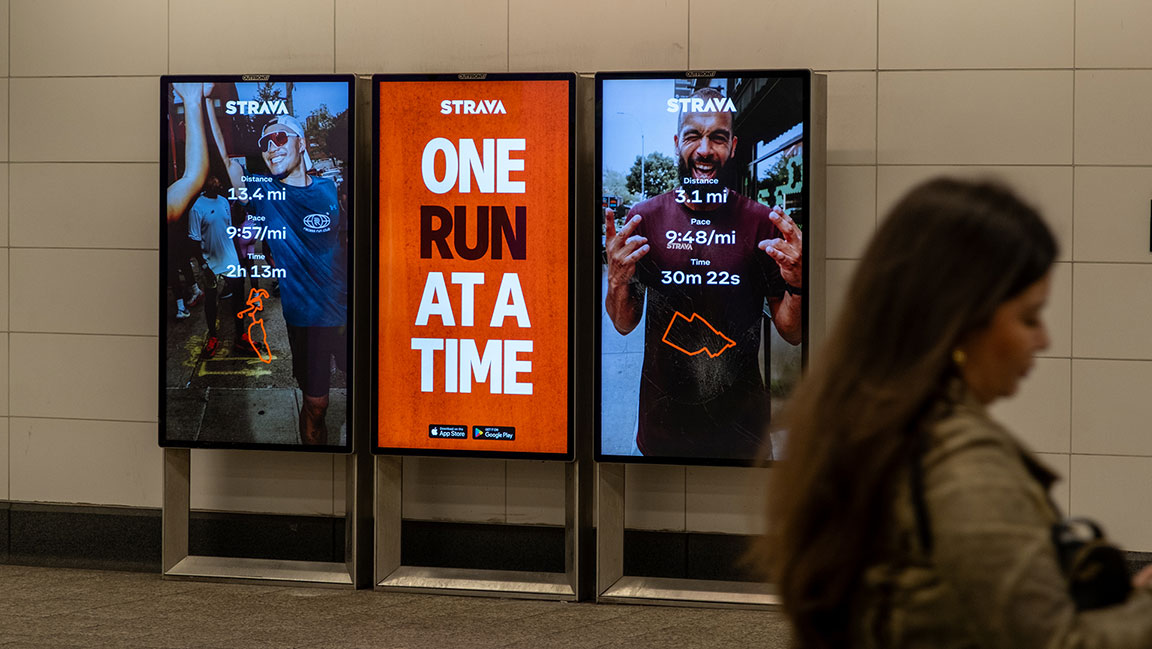 Strava campaign on NYC Subway digital Liveboards