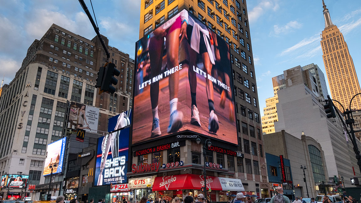 Brooks Running DOOH ad on NYC’s Penn Digital