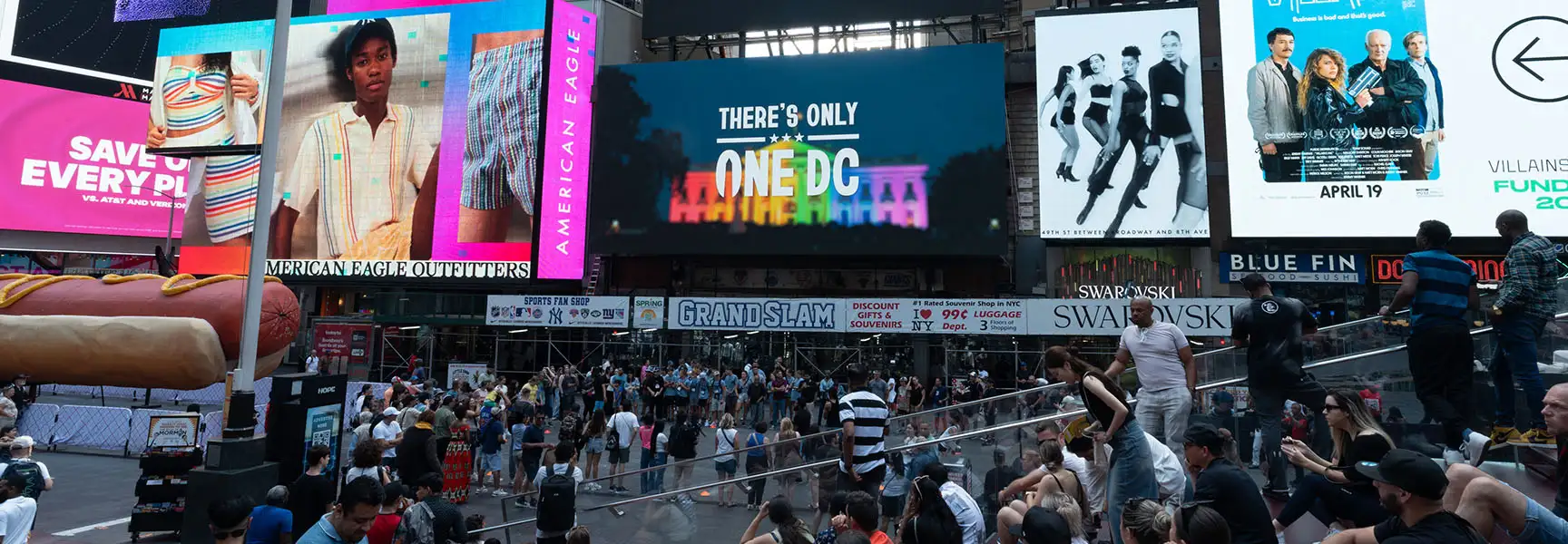 out of home advertising new york city times square cultural hub