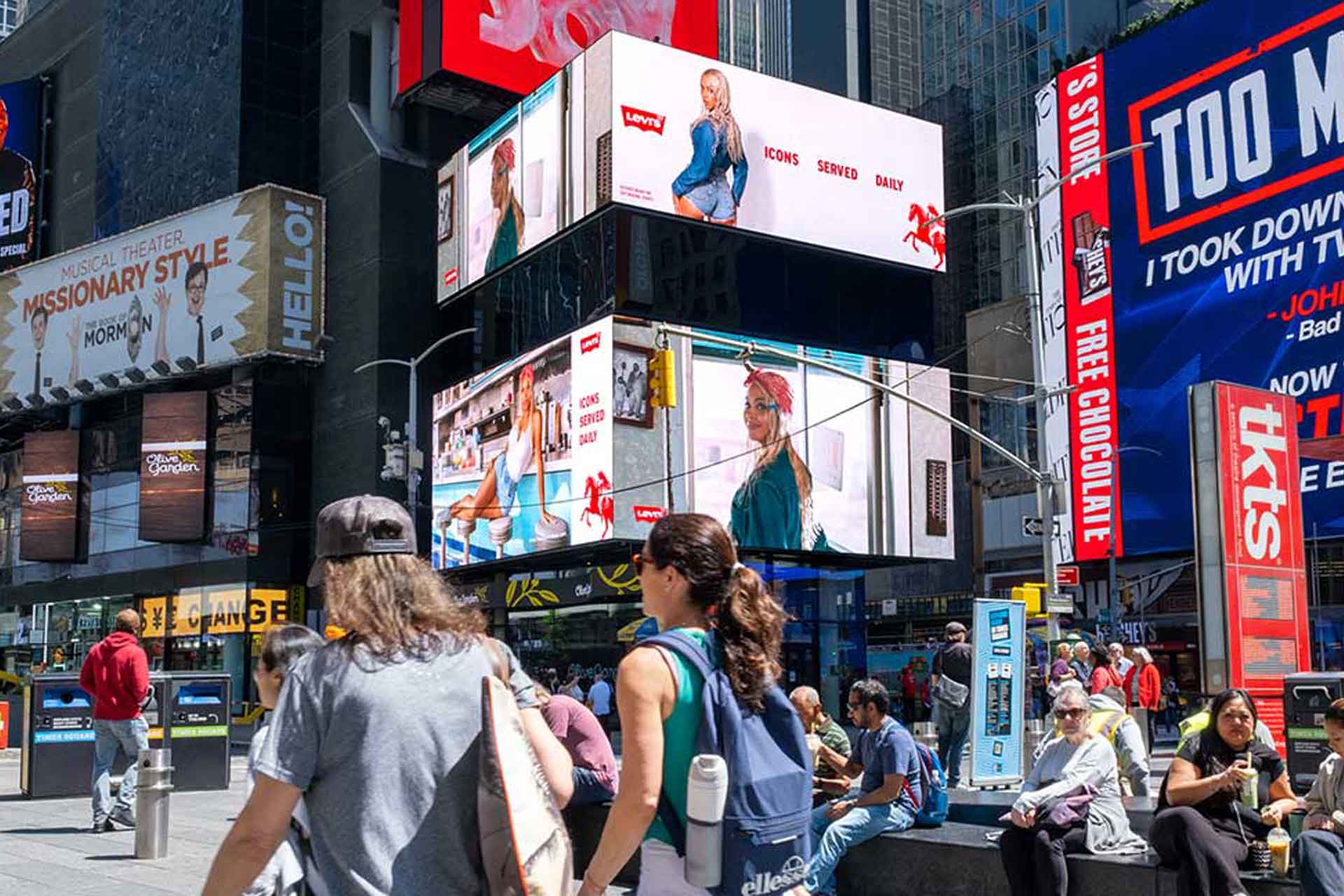 What’s Happening IRL? Five Essential Out of Home Advertising Trends for Late 2025
