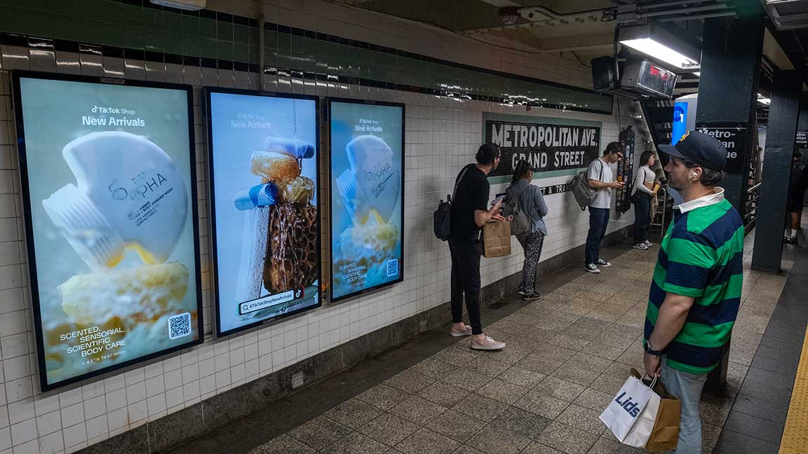 Shoppable DECIEM ad on NYC Subway Liveboard