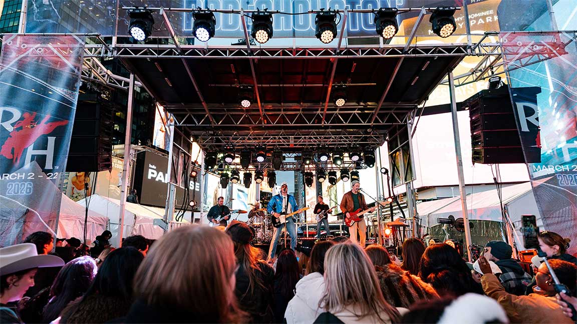 Russell Dickerson performs at surprise pop-up concert in Times Square – Photo courtesy of RODEOHOUSTON