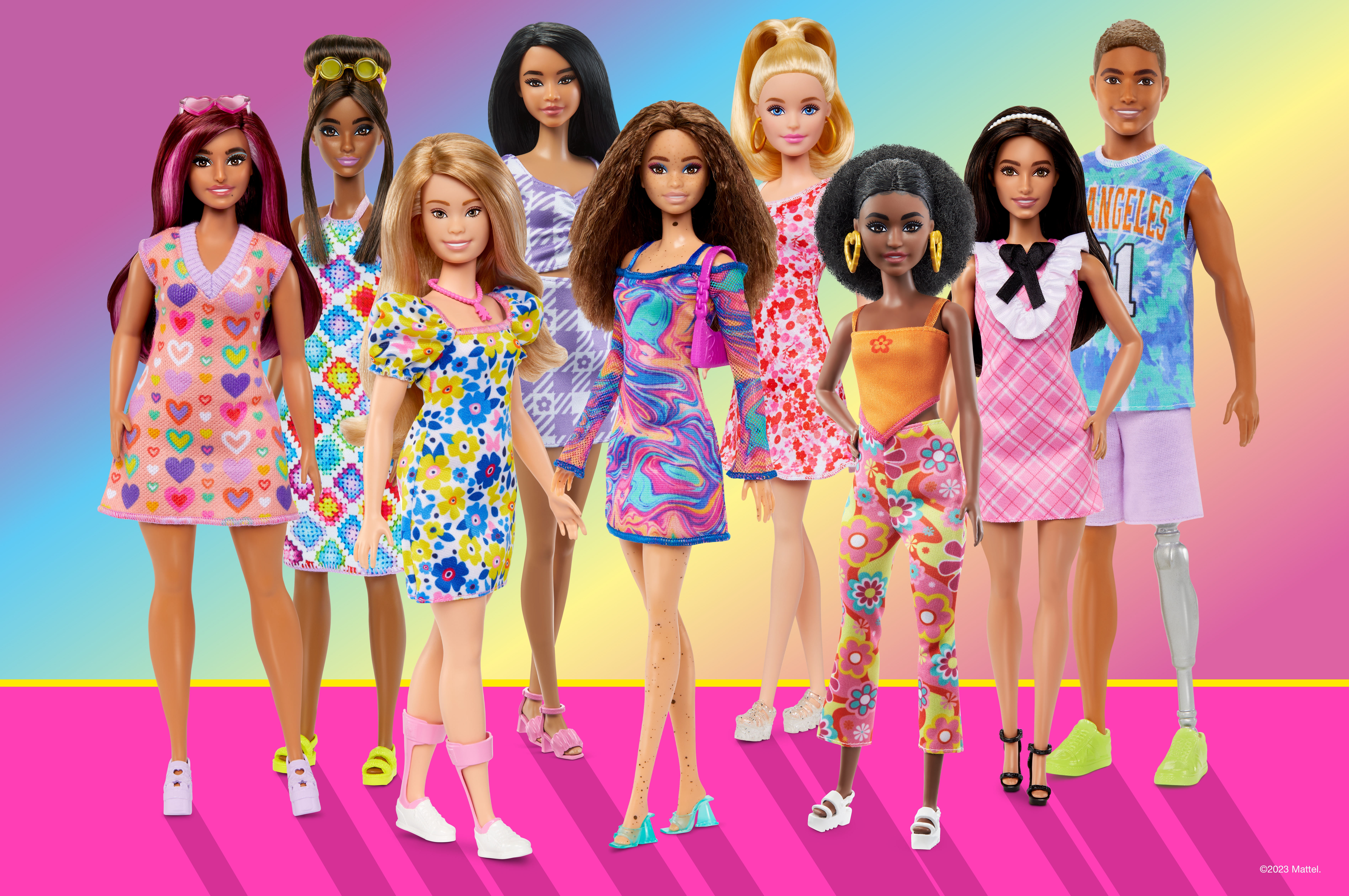 Download Barbie loves bringing the beauty of summer indoors