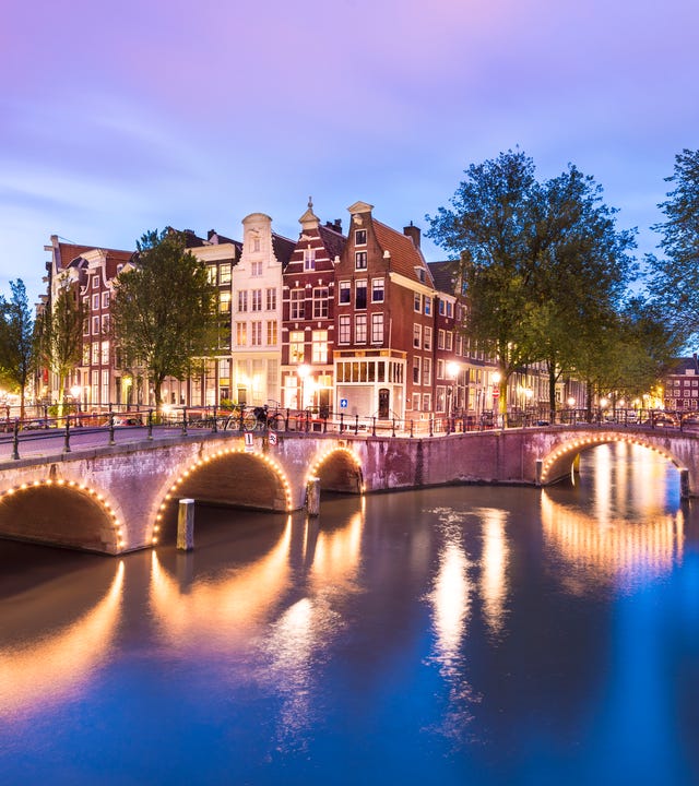 Amsterdam_iStock-490213536.jpg