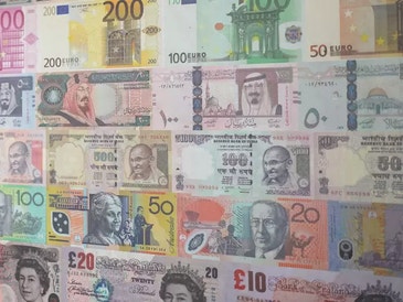 wall of currencies