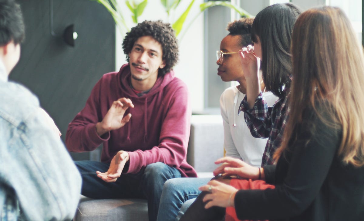 Group of students talking to each other during a Mandarin class with Berlitz Algeria