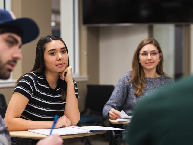 Students making notes during their English class with Berlitz Algiers