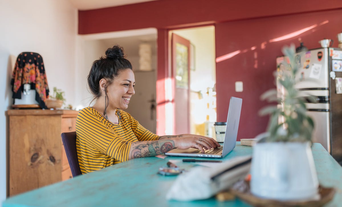 Woman sitting in front of her laptop and learning a language with Berlitz Flex