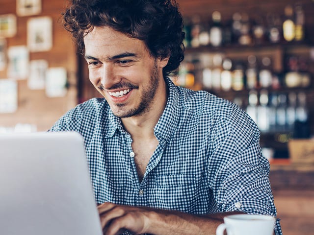 Man taking an online group language course with Berlity Algeria from his computer