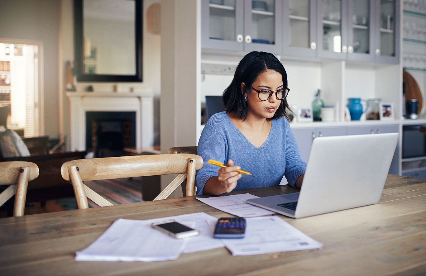 Woman learning with Berlitz Flex on her computer