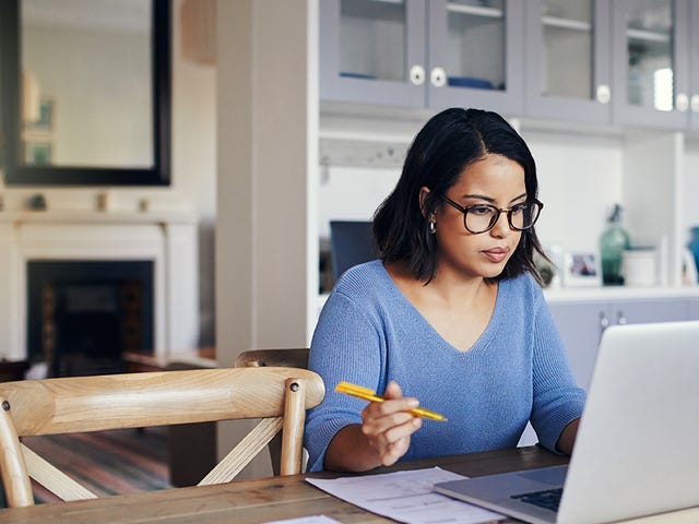 Woman learning with Berlitz Flex on her computer