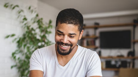 Man eating cereal and attending an online private language class with Berlitz Algeria