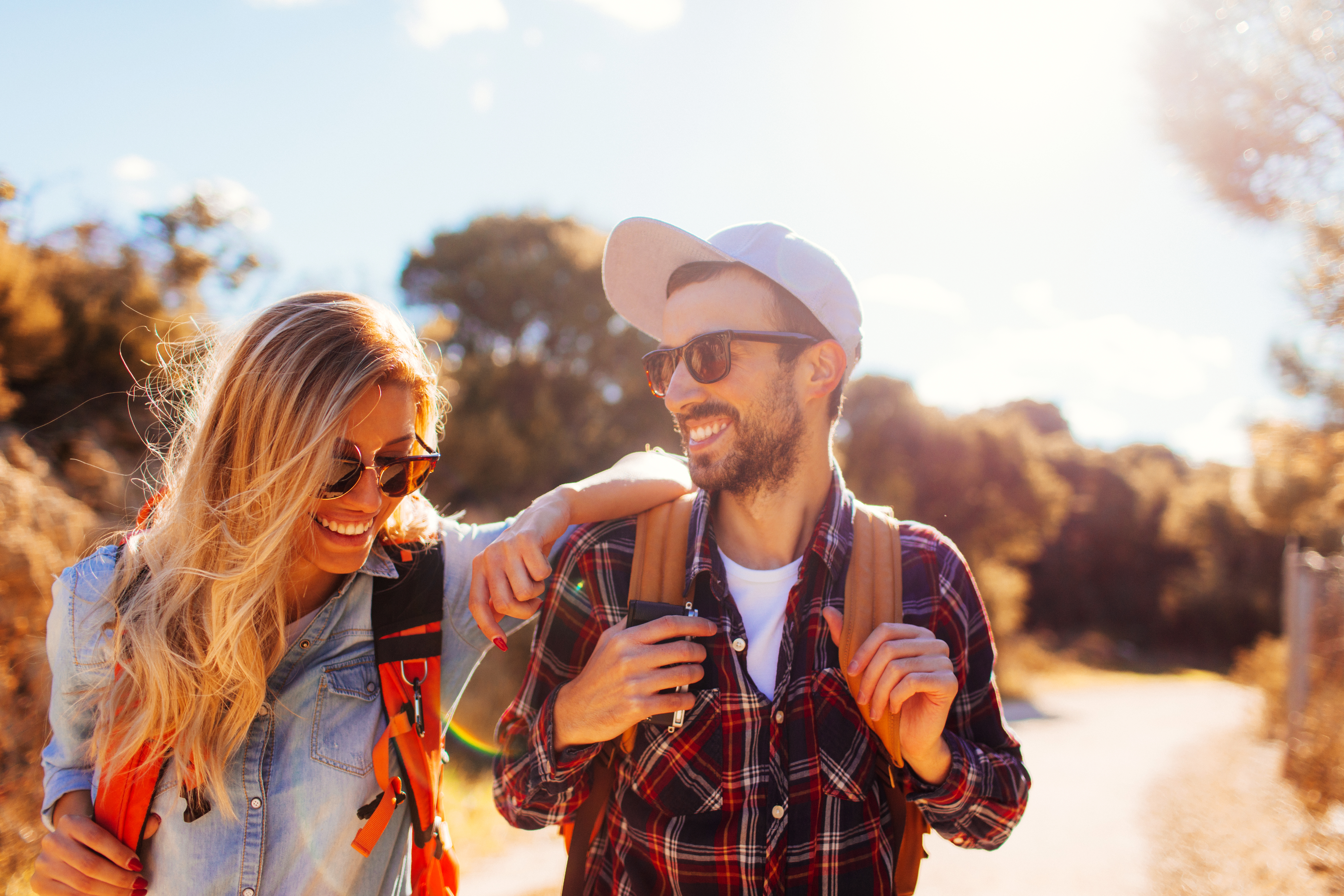 Couple with backpacks talking in Portuguese after their language class with Berlitz Algeria