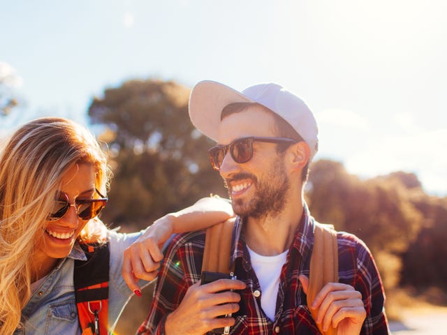 Couple with backpacks talking in Portuguese after their language class with Berlitz Algeria