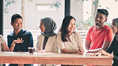 Students chatting in Spanish after their language class with Berlitz Algeria