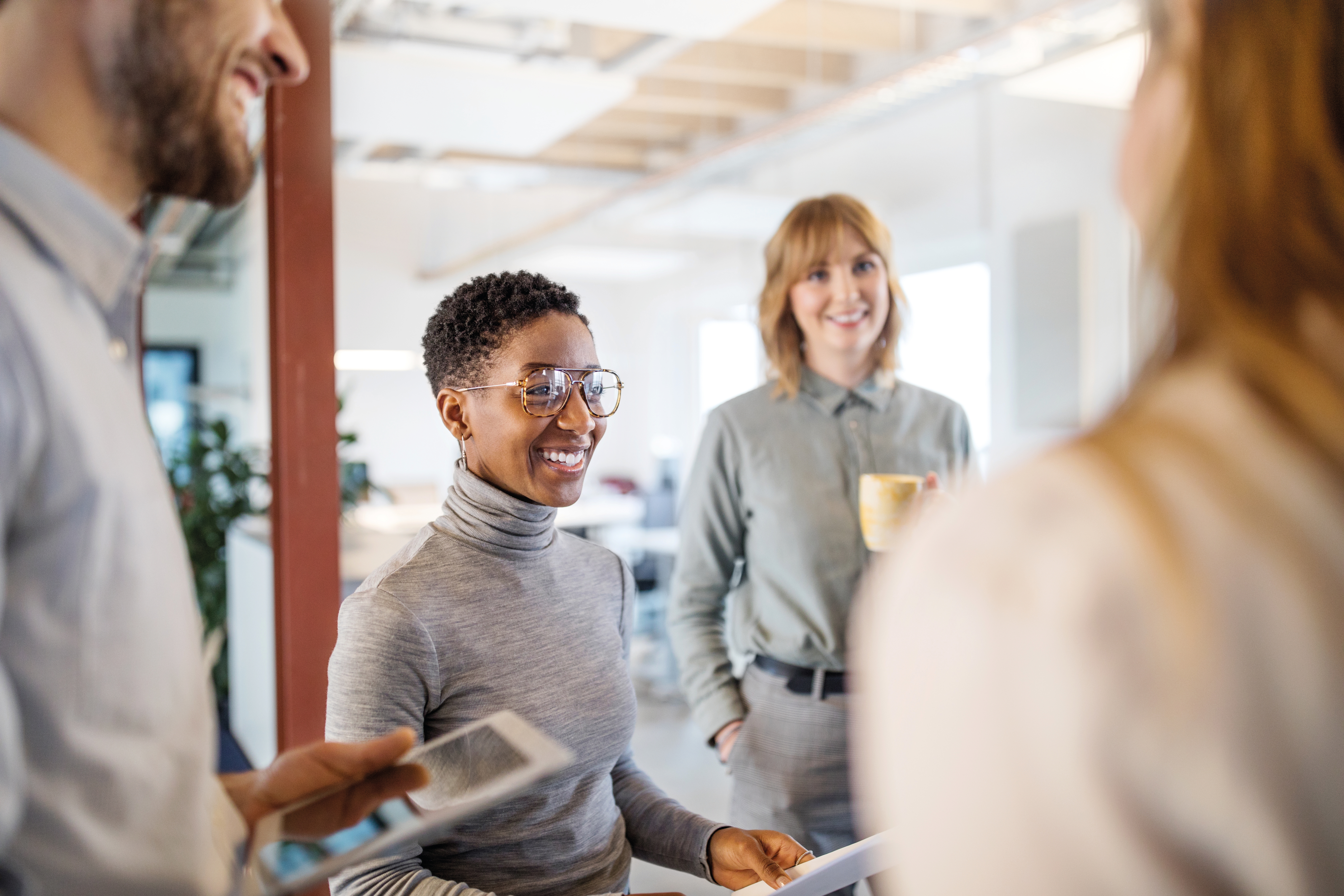 Students chatting in a business seminar with Berlitz Algeria