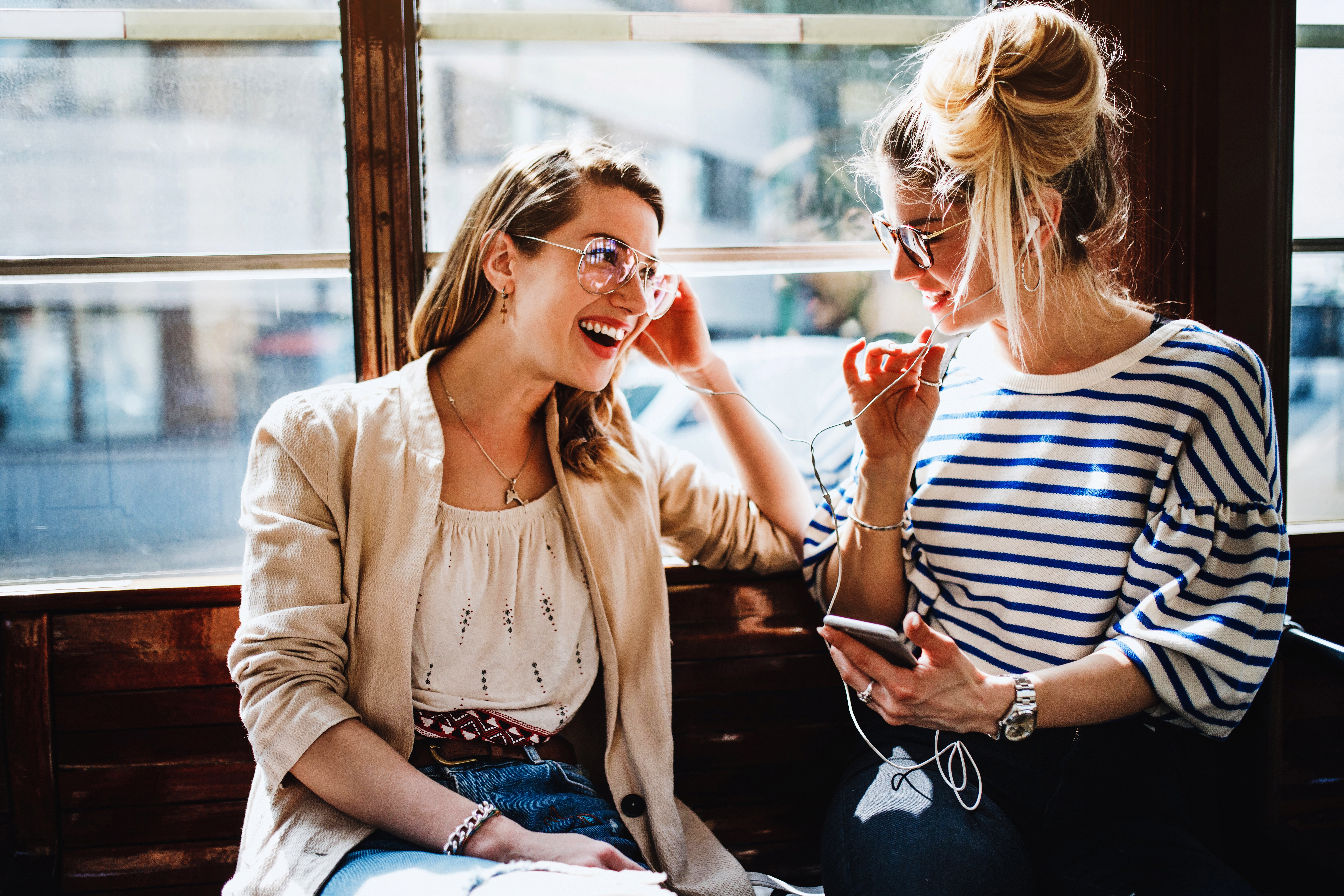 Women listening to music together and talking about Berlitz