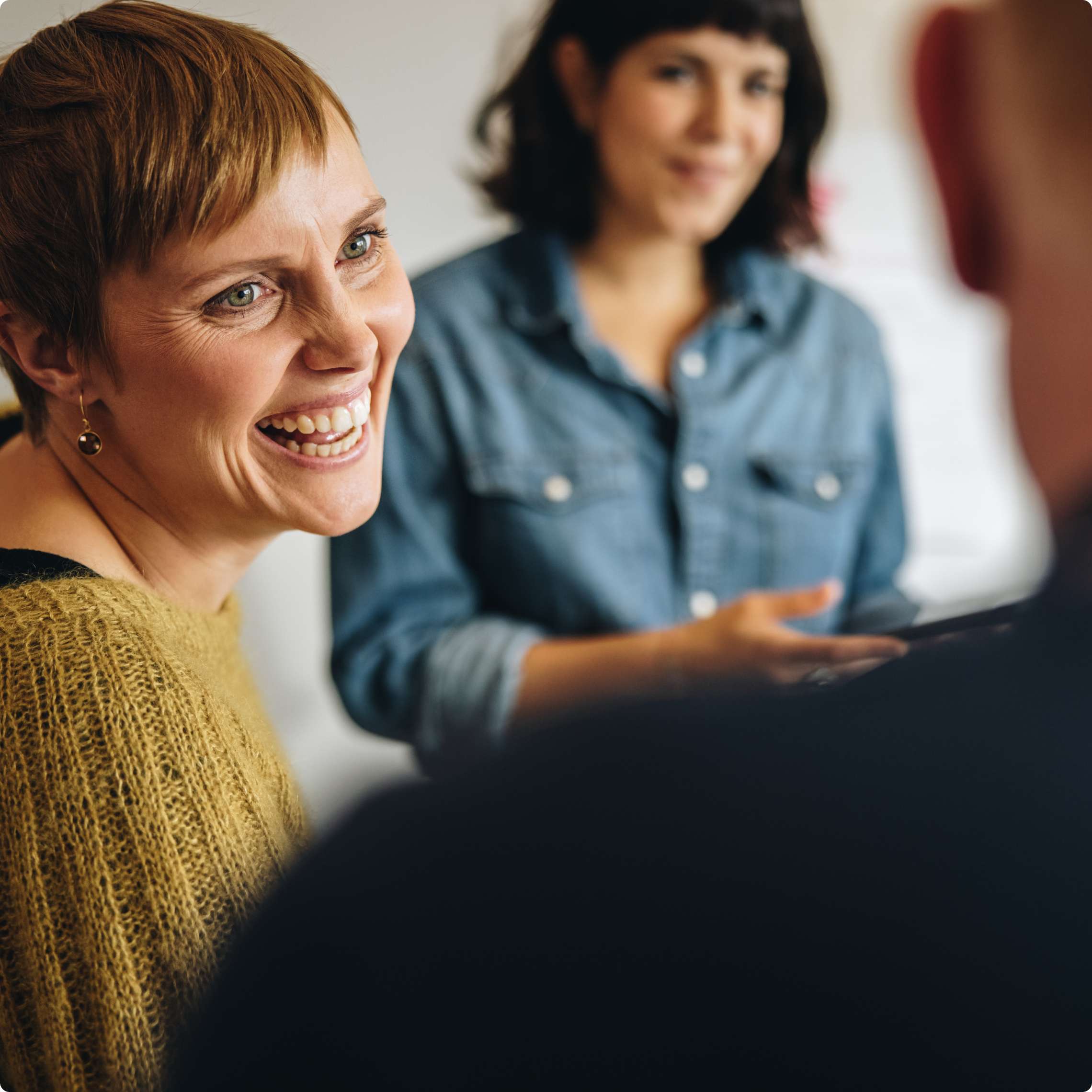 Consumers discuss individual and family plan options with a broker.