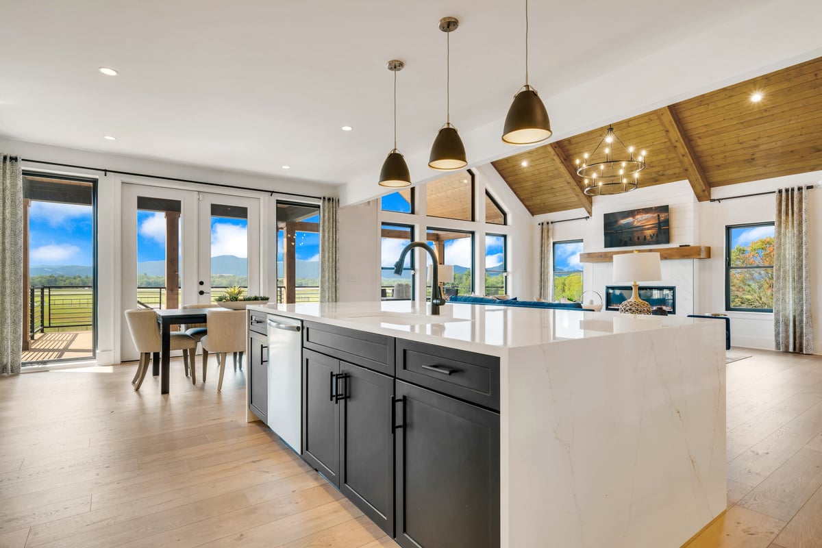 Kitchen-Great-Room-2_Chimney-Rock_Asheville.jpg