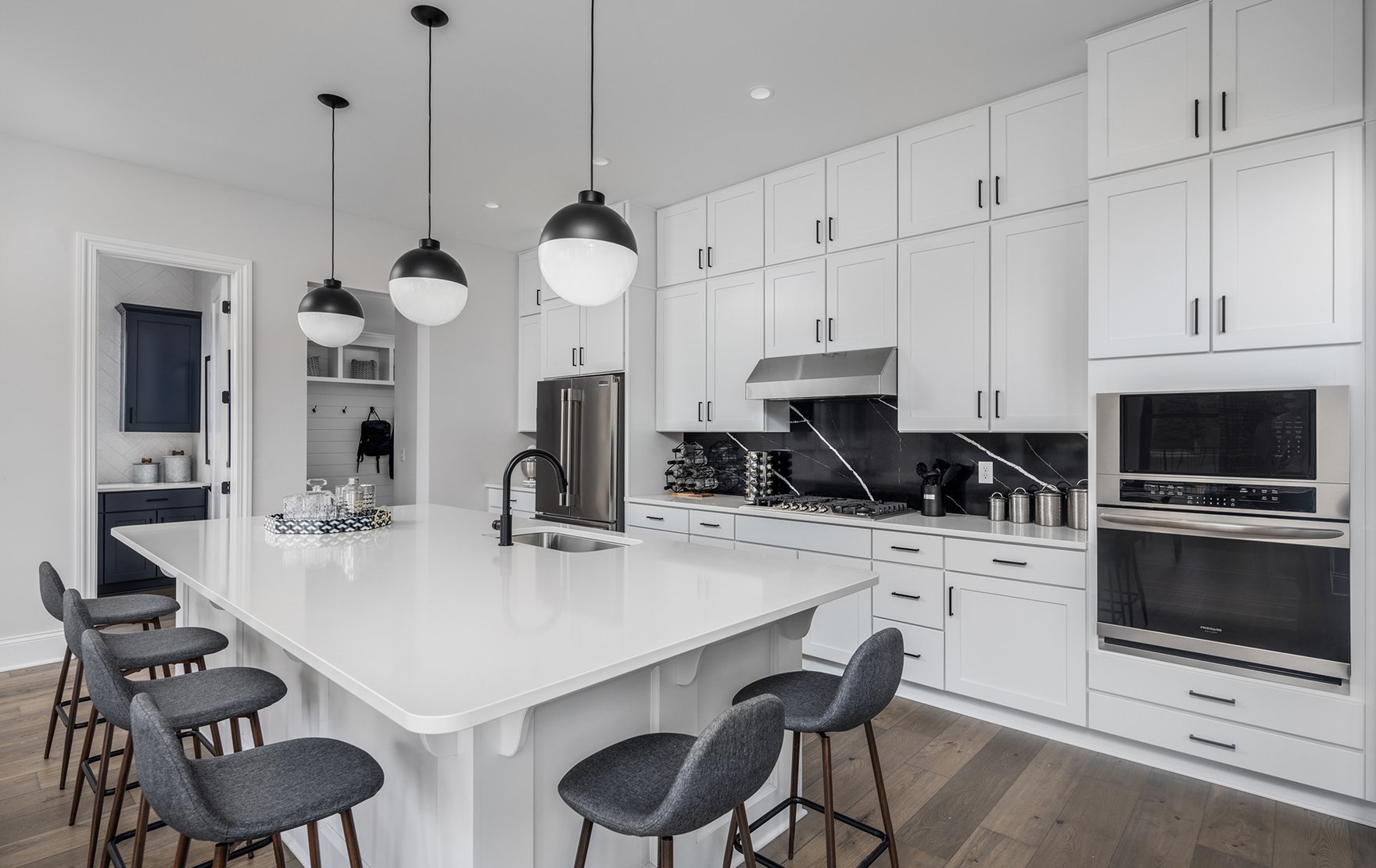 3_Akron_Windsor-Modern-Farmhouse.jpg