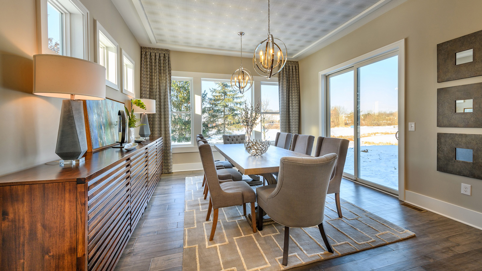 DiningArea_1.jpg