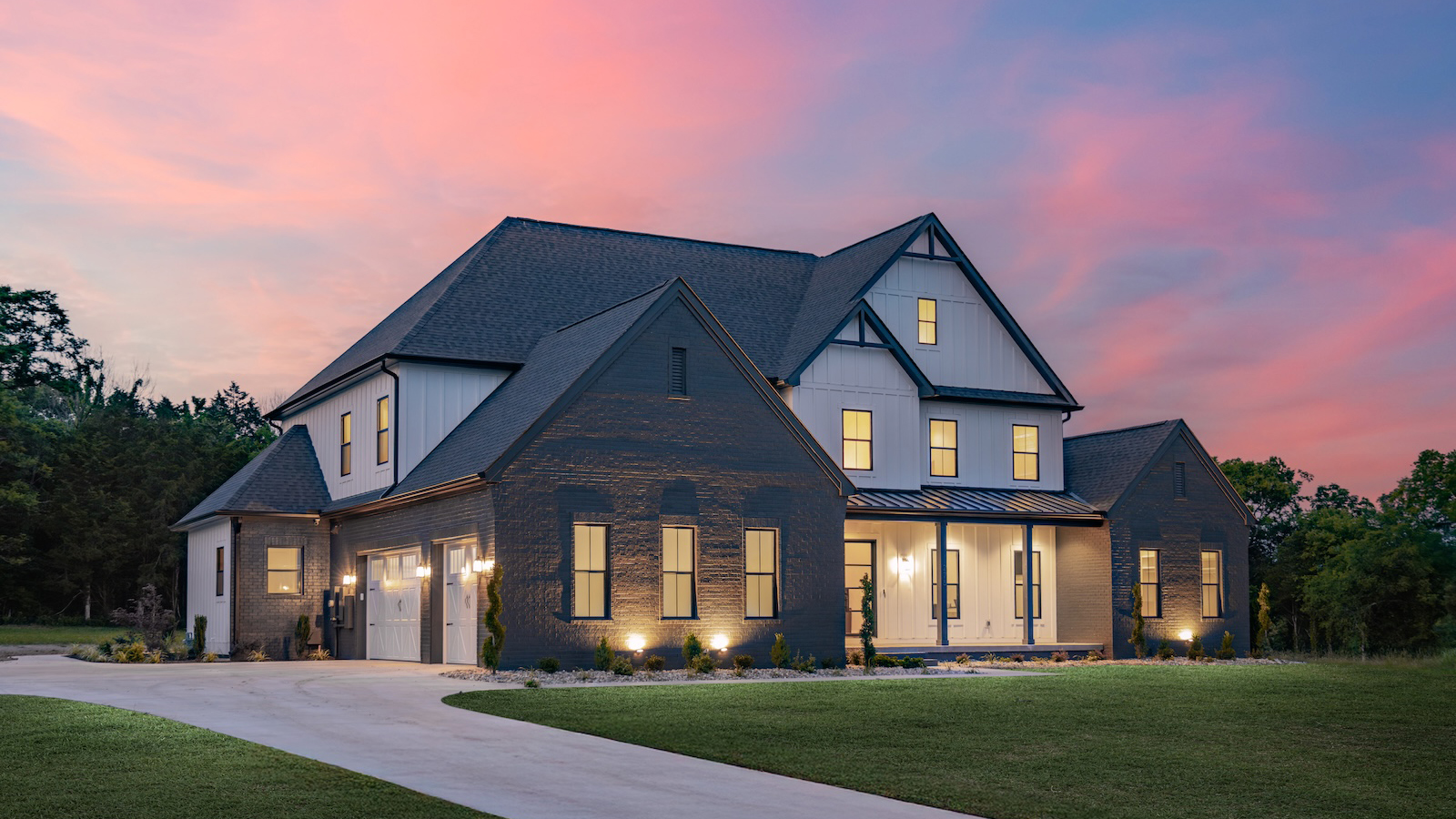 2_Twilight_Exterior_Nasheville-Windsor-II.jpg