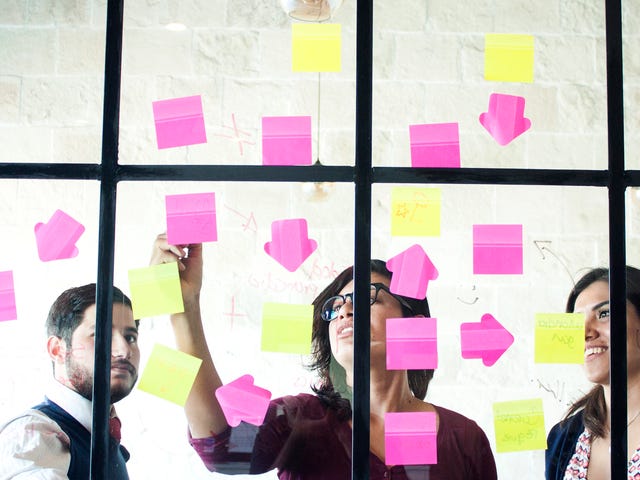 Personas haciendo una planeación estratégica