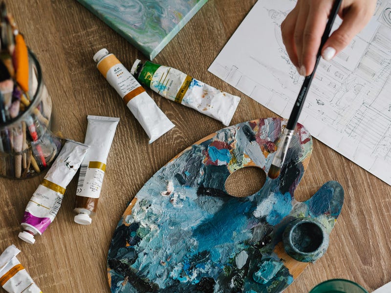 Pintura de colores para actividades artísticas en inglés.