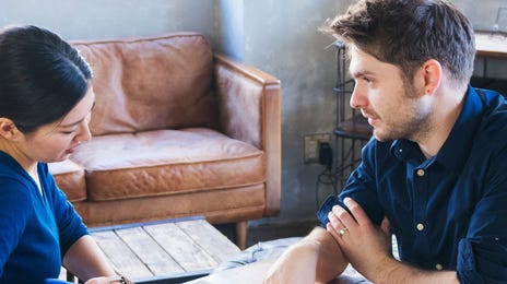 Estudiantes hablando francés básico