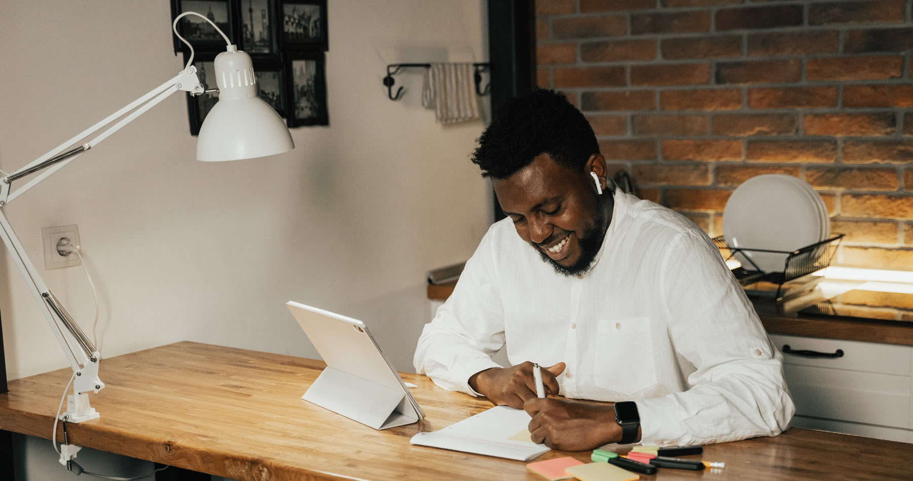 Hombre Autoestudio en francés 