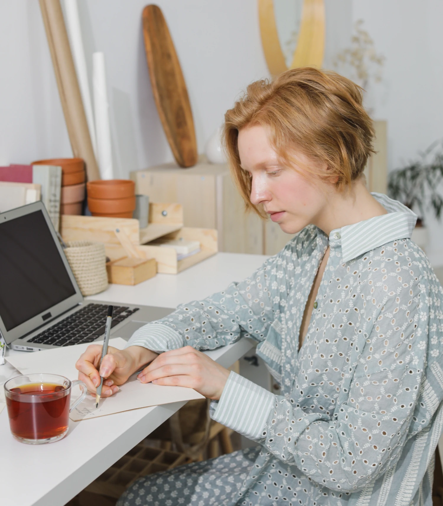 Mujer estudiando Relative clauses