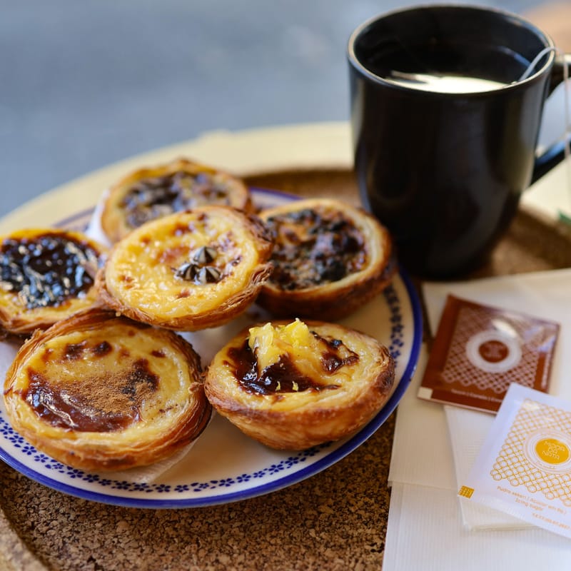 Platillo tradicional de Portugal, pastel de nata, para representar la comida en portugués.