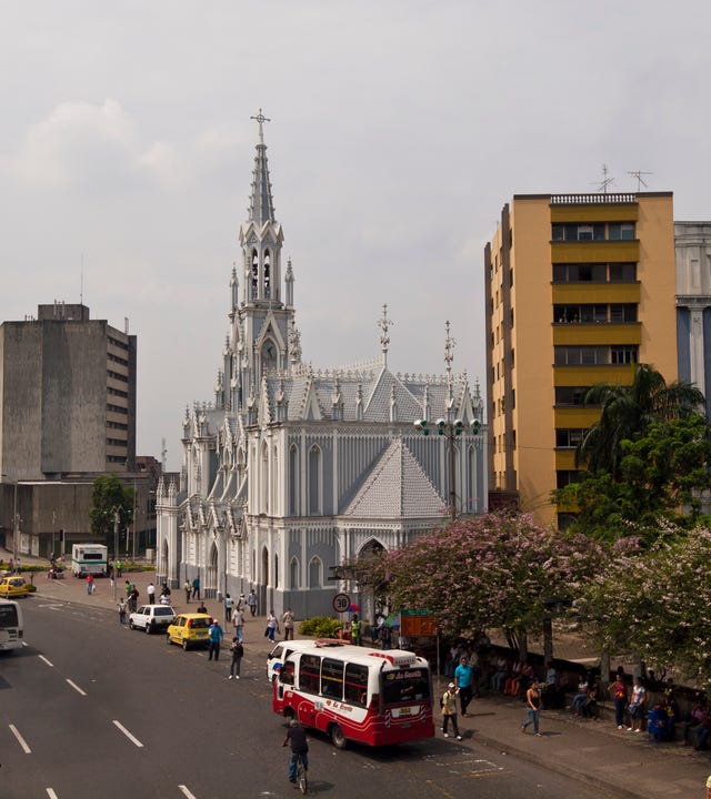 Centro_de_idiomas_en_Ciudad_Jardín_Cali.jpg