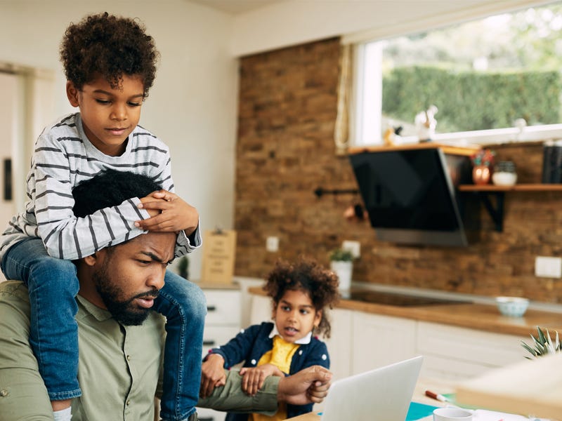 Familia celebrando el día del padre