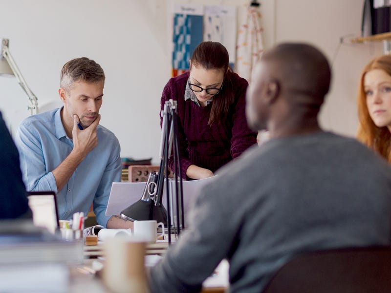 empresarios internacionales exitosos trabajando