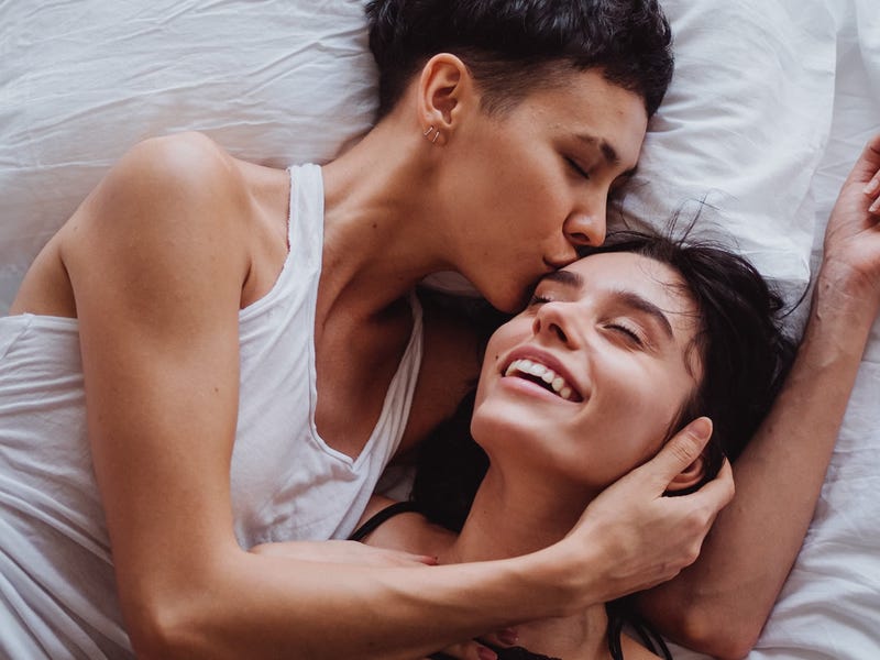 Una mujer diciendo te amo en inglés