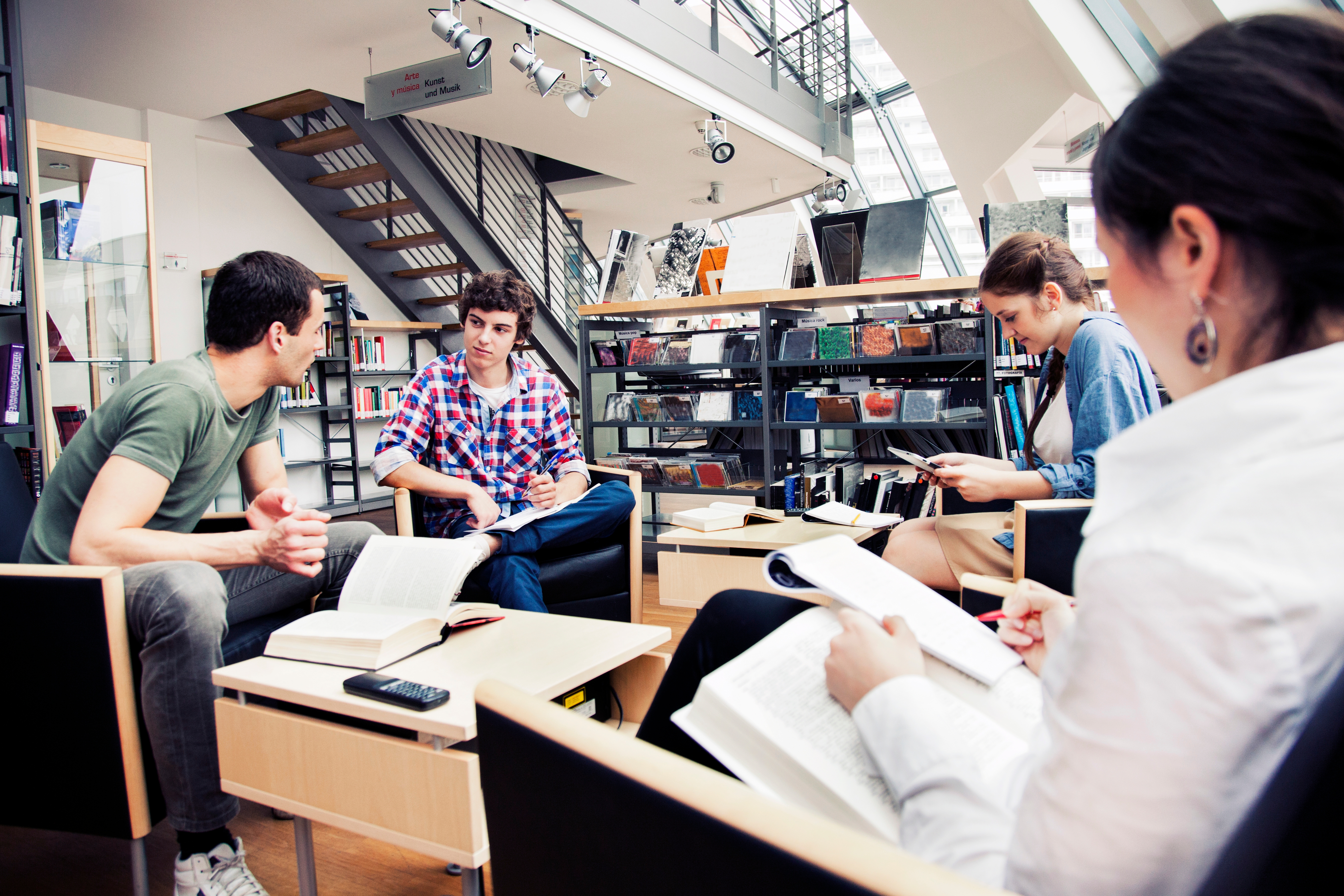 Estudiantes en programas de idiomas para universidades