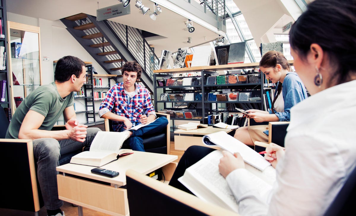 Estudiantes en programas de idiomas para universidades