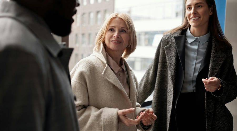 Equipo que habla inglés fluido.