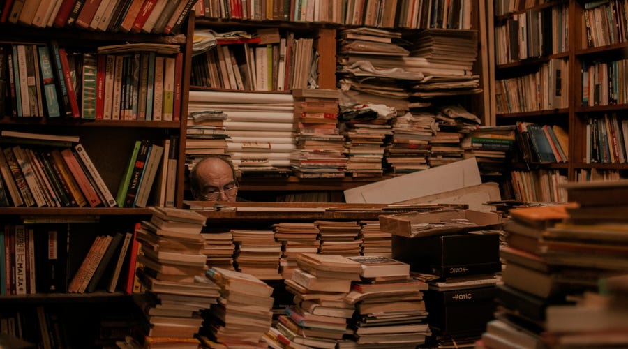Muchos libros en portugués están a la venta.