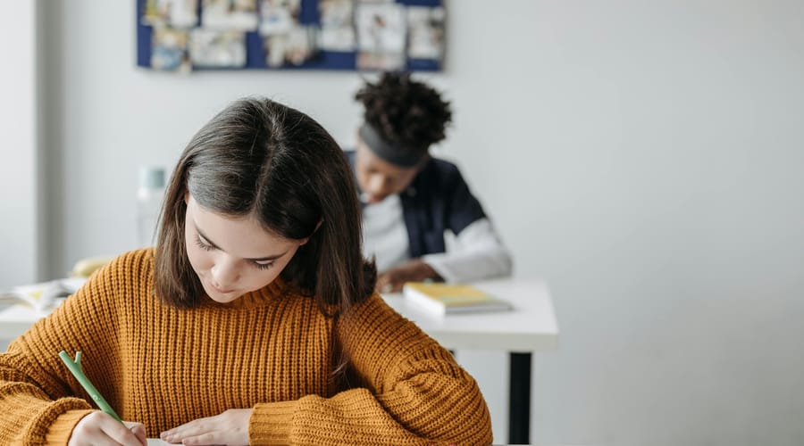 Estudiantes de francés en una escuela.