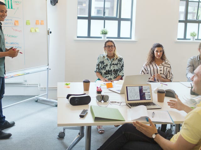 Estudiantes en cursos para adultos