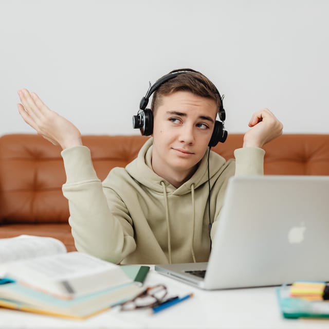 Hombre Autoestudio + Clases Privadas en francés