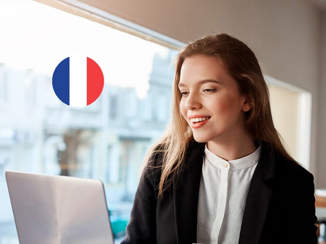 mujer aprendiendo francés online