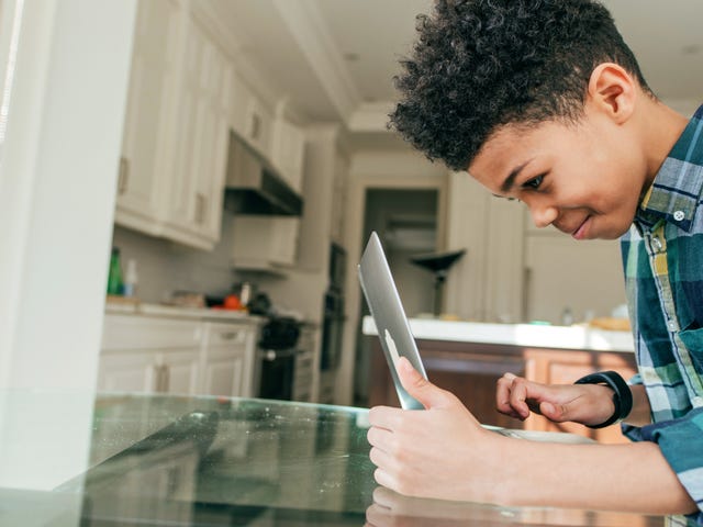 Joven en cursos online de inglés para niños y jóvenes